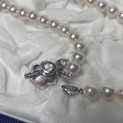 Akoya pearl necklace featuring 7.0-7.4mm pearls and 50cm length displayed on white background