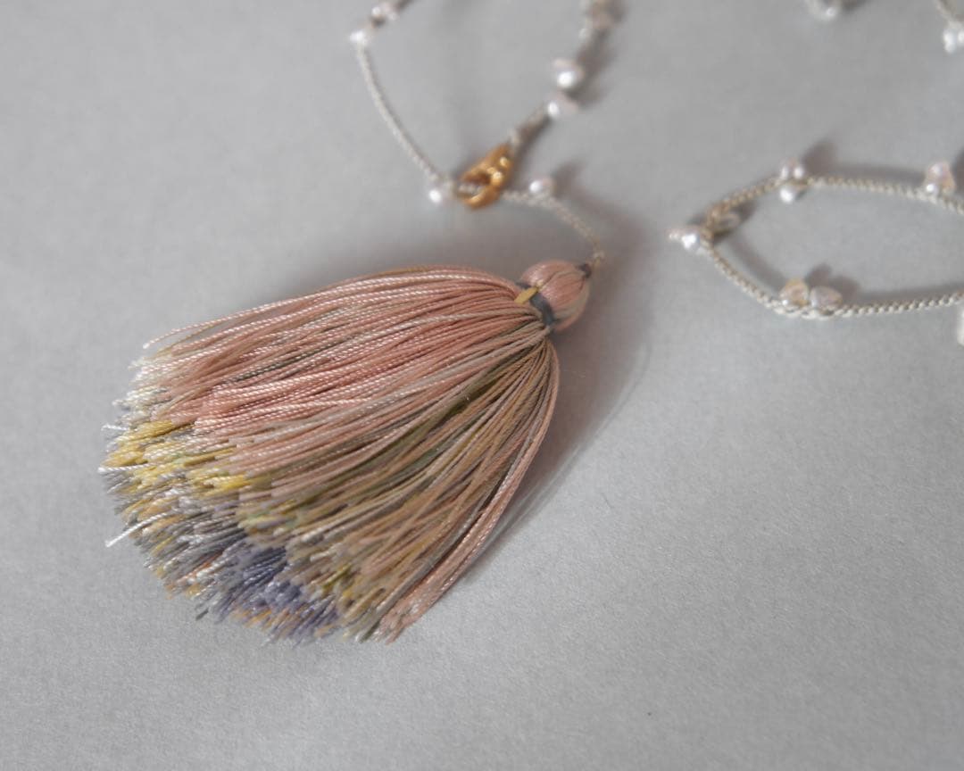 Kum Akoya pearl and Keshi pearl necklace on silk cord with tassel, total length 83 cm