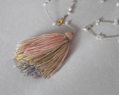 Kum Akoya pearl and Keshi pearl necklace on silk cord with tassel, total length 83 cm