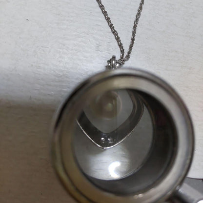 Mikimoto necklace featuring classic pearls in used condition with fine clasp and chain