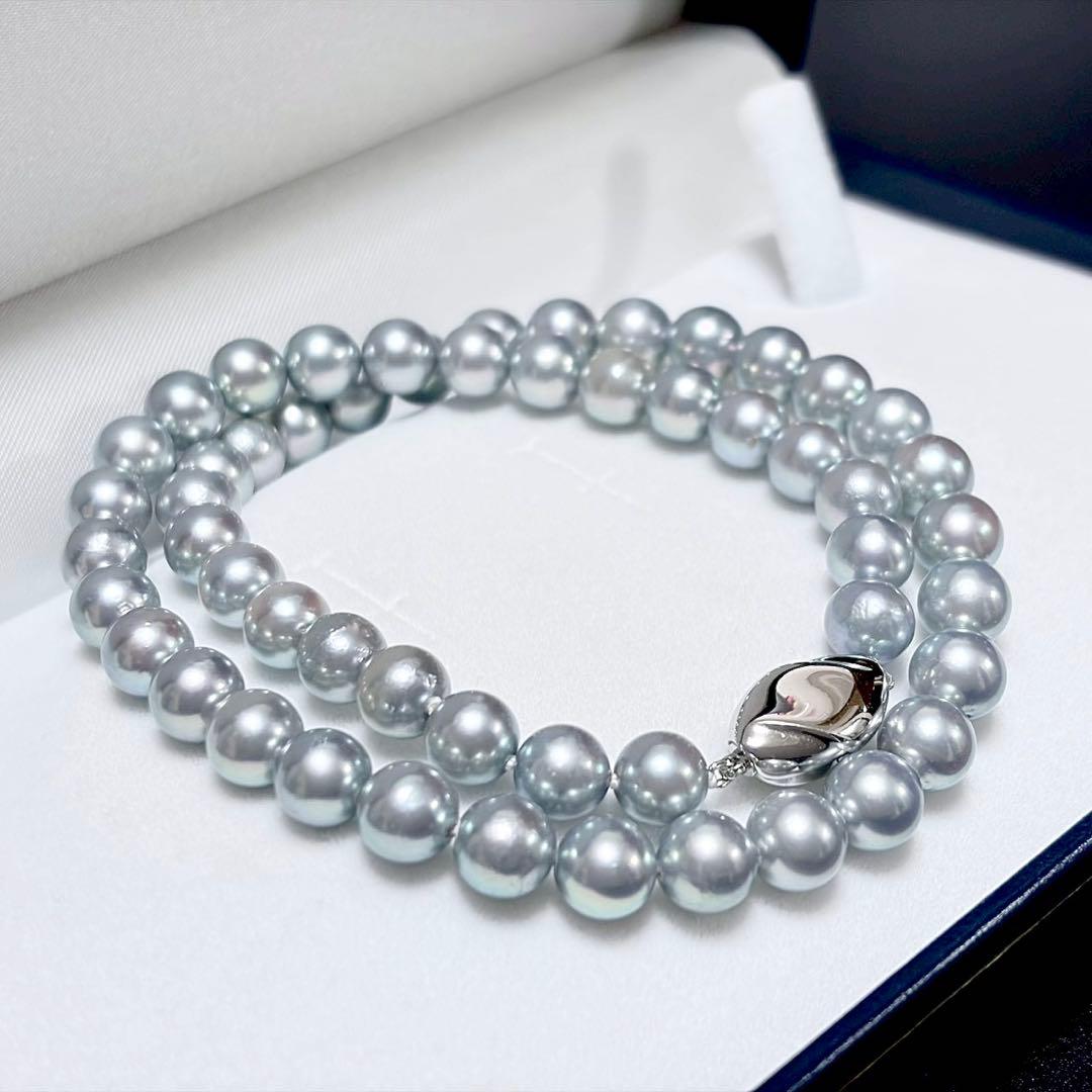 Akoya pearl necklace with silver clasp and blue grey pearls measuring 7.5-7.9mm, 43cm long