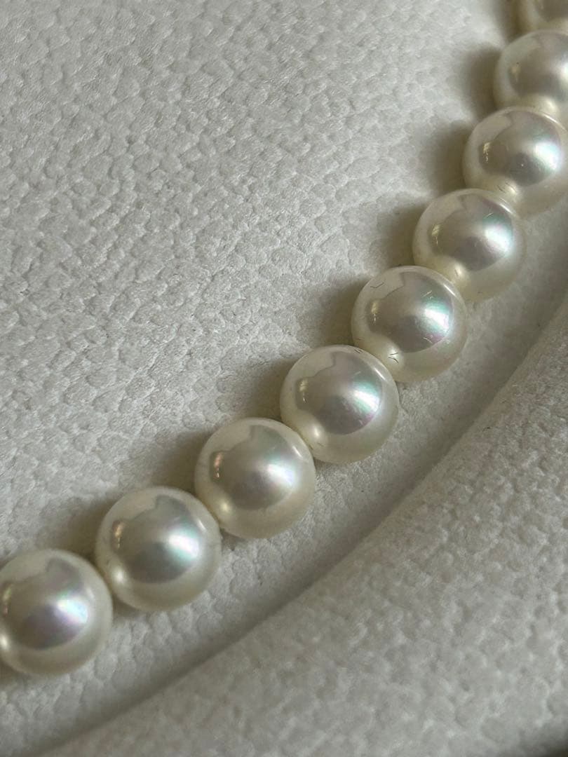 Akoya Hanadama grade necklace and earrings set featuring 7mm white pearl beads with 38cm necklace