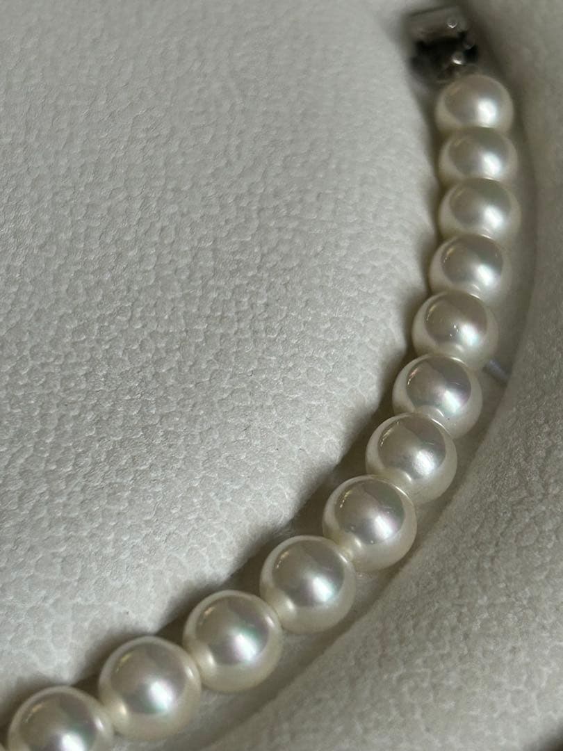 Akoya Hanadama grade necklace and earrings set featuring 7mm white pearl beads with 38cm necklace