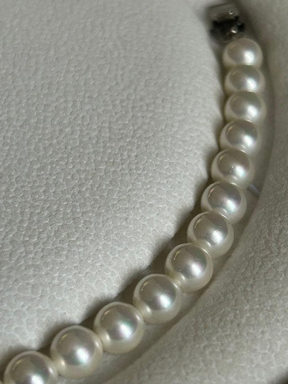 Akoya Hanadama grade necklace and earrings set featuring 7mm white pearl beads with 38cm necklace