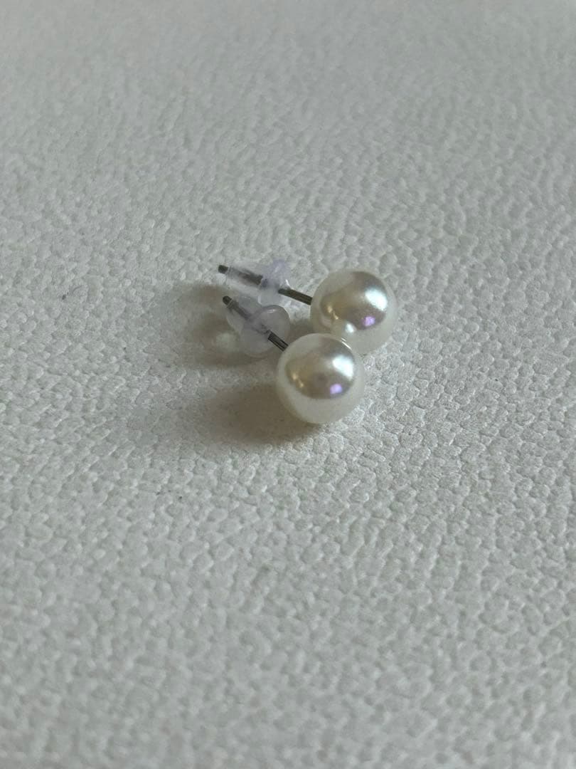 Akoya Hanadama grade necklace and earrings set featuring 7mm white pearl beads with 38cm necklace