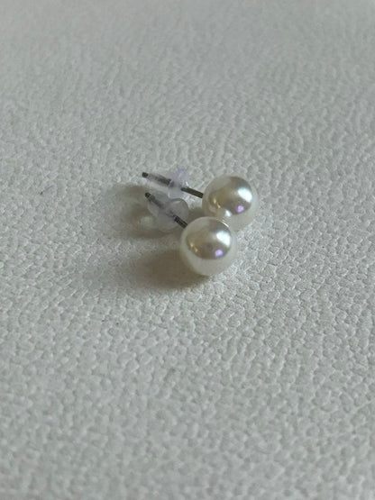 Akoya Hanadama grade necklace and earrings set featuring 7mm white pearl beads with 38cm necklace