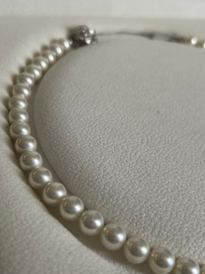 Akoya Hanadama grade necklace and earrings set featuring 7mm white pearl beads with 38cm necklace
