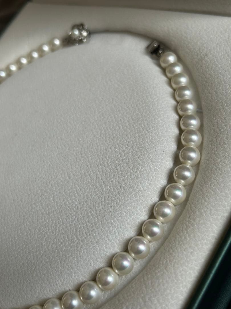 Akoya Hanadama grade necklace and earrings set featuring 7mm white pearl beads with 38cm necklace