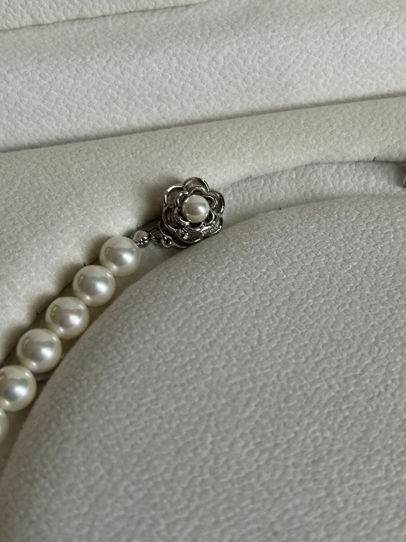 Akoya Hanadama grade necklace and earrings set featuring 7mm white pearl beads with 38cm necklace