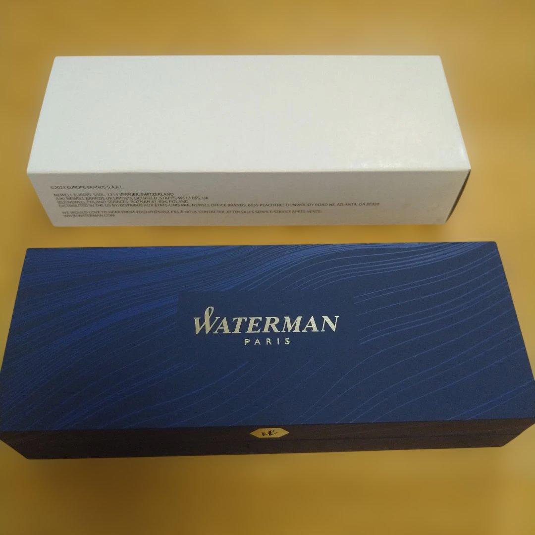 Waterman Caren Deluxe oil-based ballpoint pen in black and silver with model number S2228342, unused