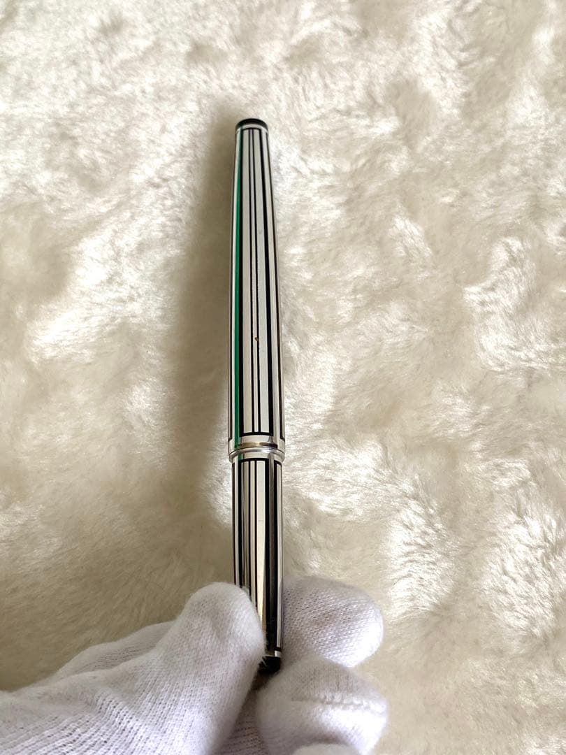 Pilot Platinum 18K white gold striped fountain pen with cap, used condition, no ink filled