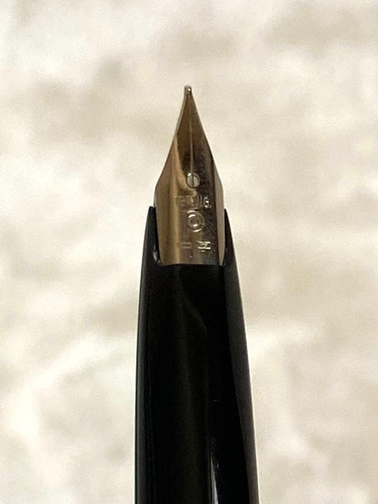 Pilot Platinum 18K white gold striped fountain pen with cap, used condition, no ink filled