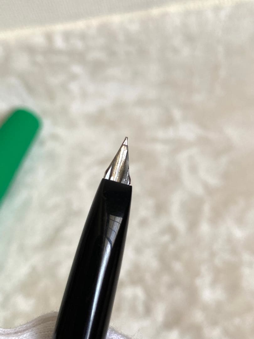 Pilot Platinum 18K white gold striped fountain pen with cap, used condition, no ink filled