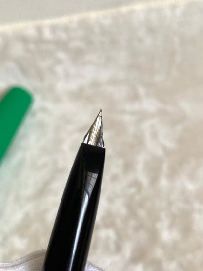Pilot Platinum 18K white gold striped fountain pen with cap, used condition, no ink filled