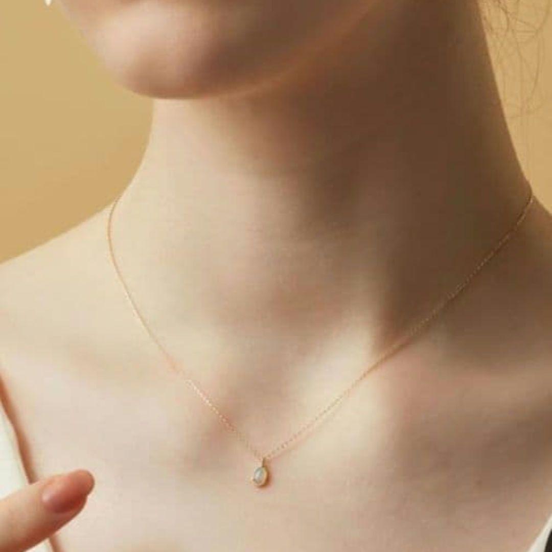 Agate Opal Necklace made of K10 gold with 0.6x0.4 cm opal pendant on a 40 cm chain