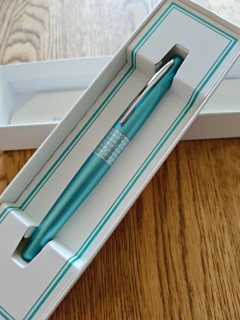 Pilot MR Retro Pop fountain pen set in turquoise blue with geometric pattern design