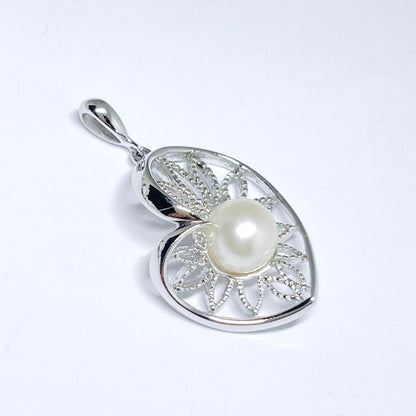 MIKIMOTO Pearl Necklace Pendant Top featuring a 7.2mm pearl set in silver with total weight 2.7g