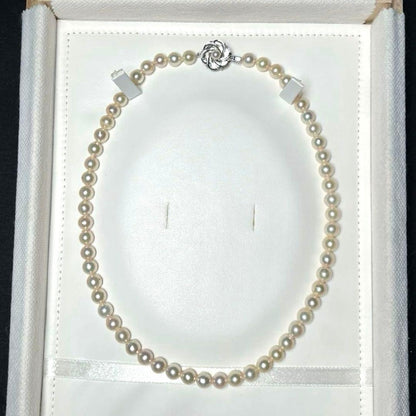 Akoya pearl necklace with 6.5-7.0mm round pearls in 42cm length, model M743