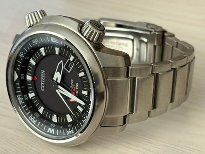 Citizen B877-R005600 Solar Men's Watch — Japanese