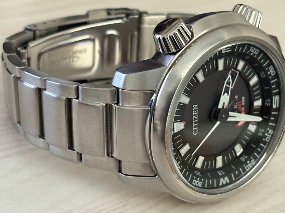 Citizen B877-R005600 Solar Men's Watch — Japanese