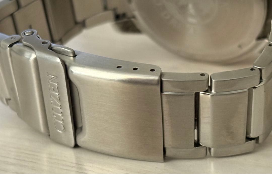 Citizen B877-R005600 Solar Men's Watch — Japanese