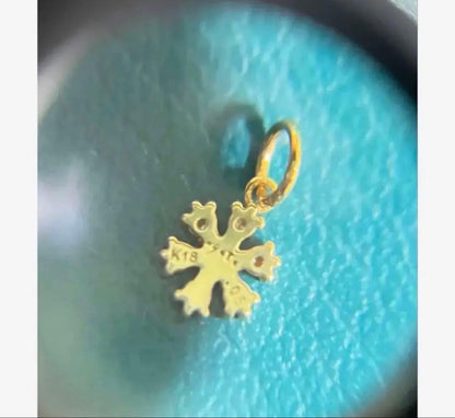 Agete Flower Snow Crystal pendant charm made of 18 karat gold with a delicate floral snow crystal design