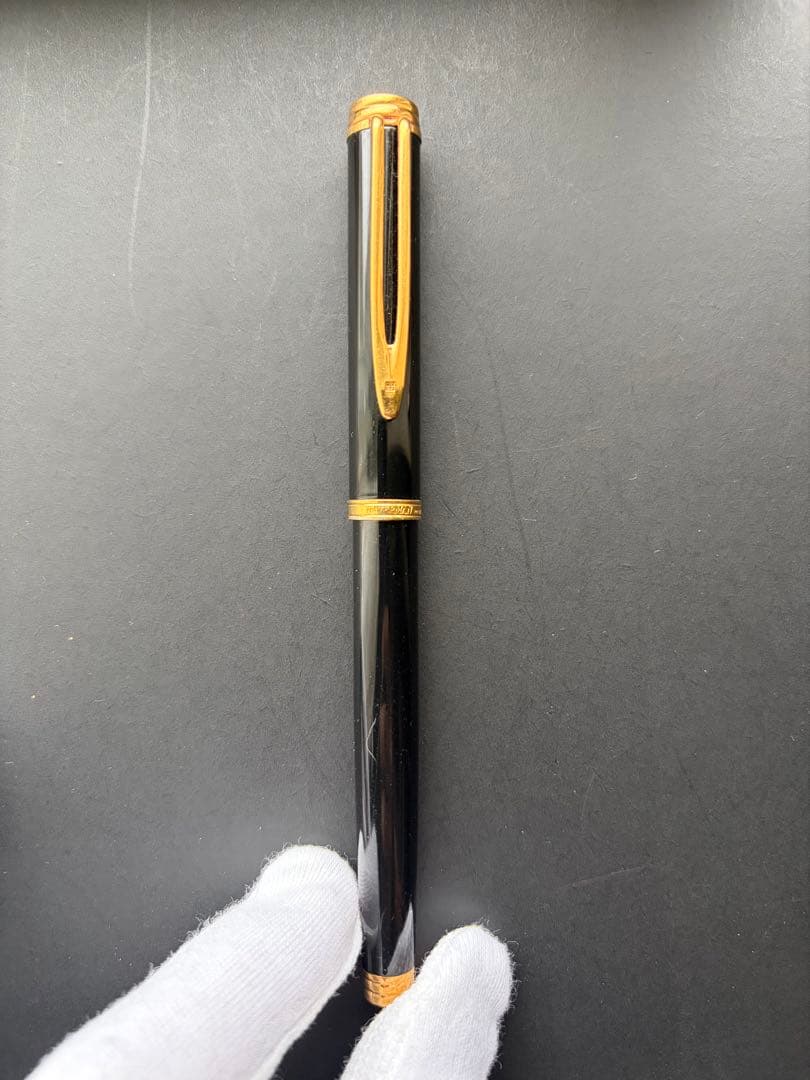 WATERMAN Fountain Pen IDEAL with 18K 750 gold nib in black and gold finish