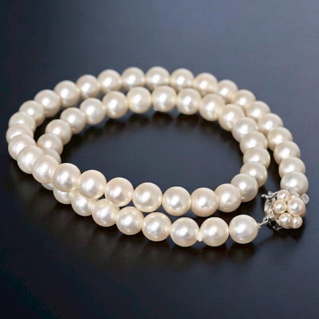 Highest Peak Tasaki Akoya pearl necklace with 7.5-8 mm round pearls on a silver chain, 42 cm length