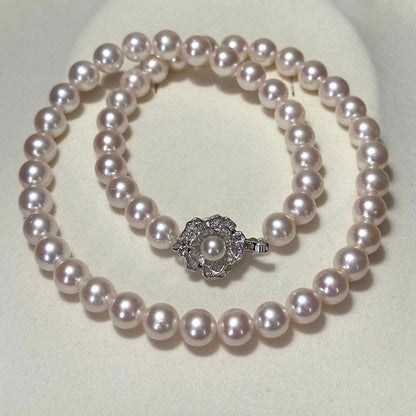 Akoya pearl necklace with 7.5-8.0mm pearls and 43 cm length displayed on a white background