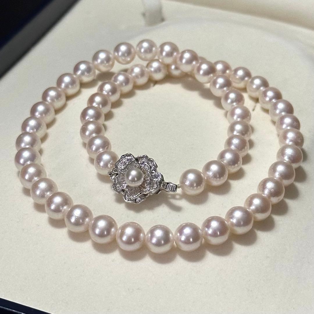 Akoya pearl necklace with 7.5-8.0mm pearls and 43 cm length displayed on a white background