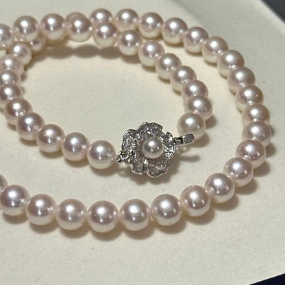 Akoya pearl necklace with 7.5-8.0mm pearls and 43 cm length displayed on a white background