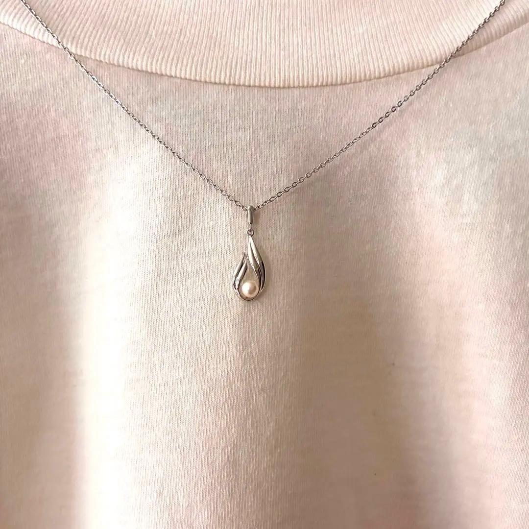 Mikimoto Pearl Necklace Tear Drop with silver chain and 4 mm pearl pendant, 45 cm length