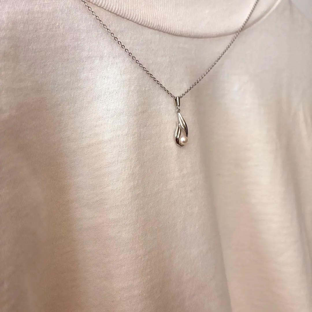 Mikimoto Pearl Necklace Tear Drop with silver chain and 4 mm pearl pendant, 45 cm length