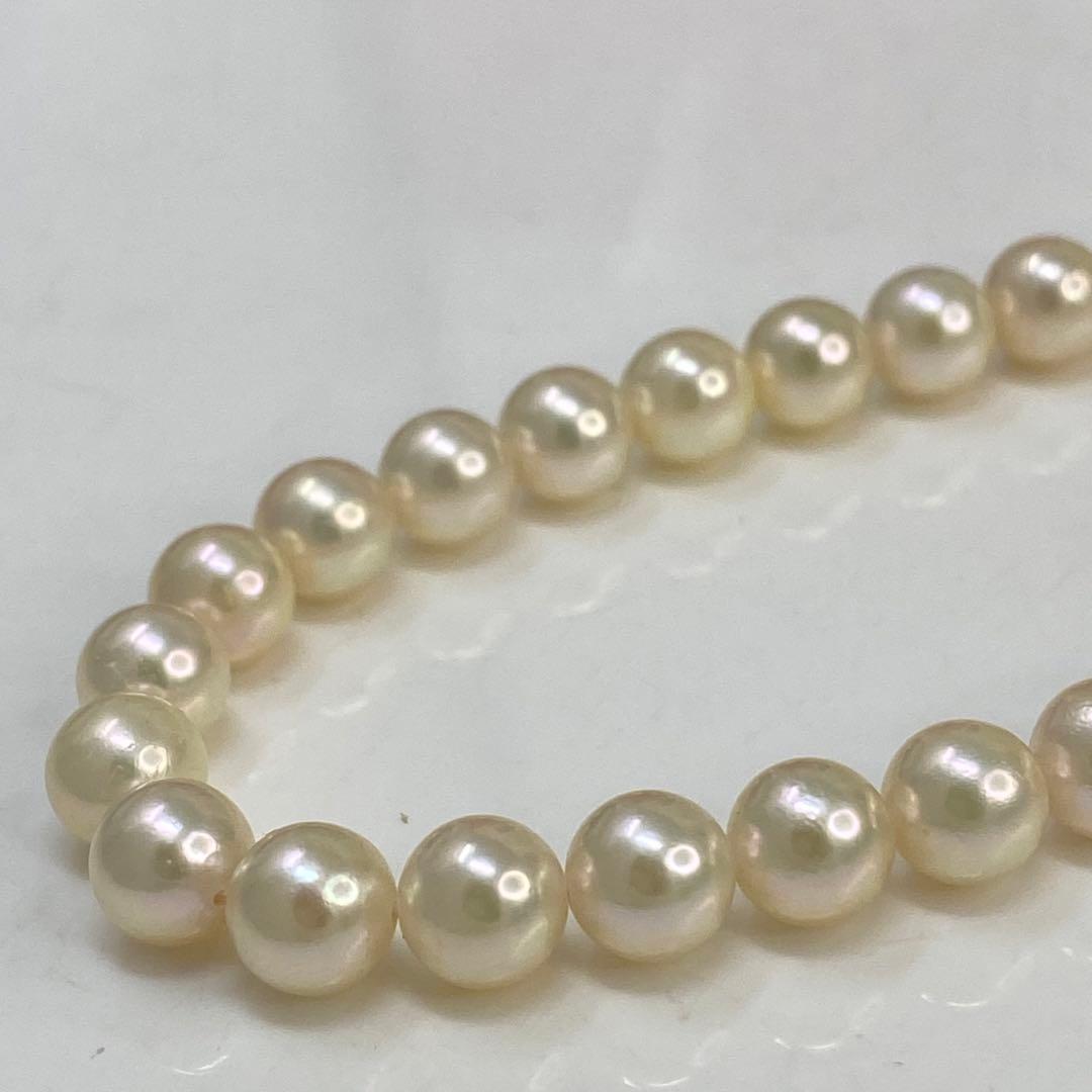 Close-up of Akoya Pearl Necklace featuring 7mm pearls and a 42cm length on a white background