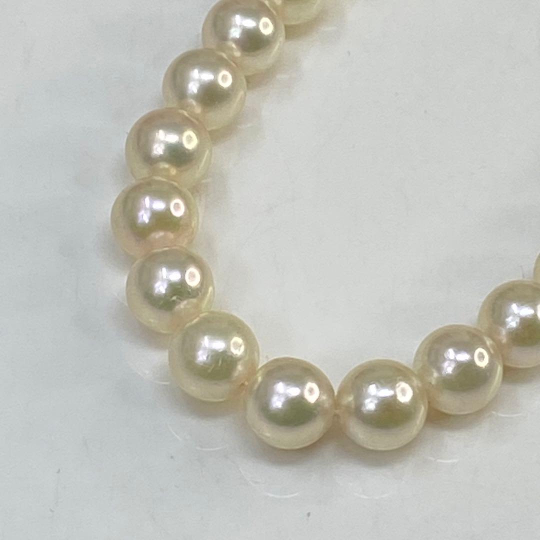Close-up of Akoya Pearl Necklace featuring 7mm pearls and a 42cm length on a white background