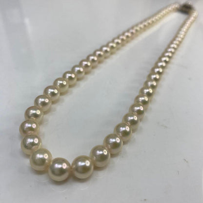 Close-up of Akoya Pearl Necklace featuring 7mm pearls and a 42cm length on a white background