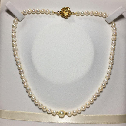 AN94 K18 yellow Akoya pearl baby pearl choker necklace with 5-5.5mm pearls and 18 karat gold chain
