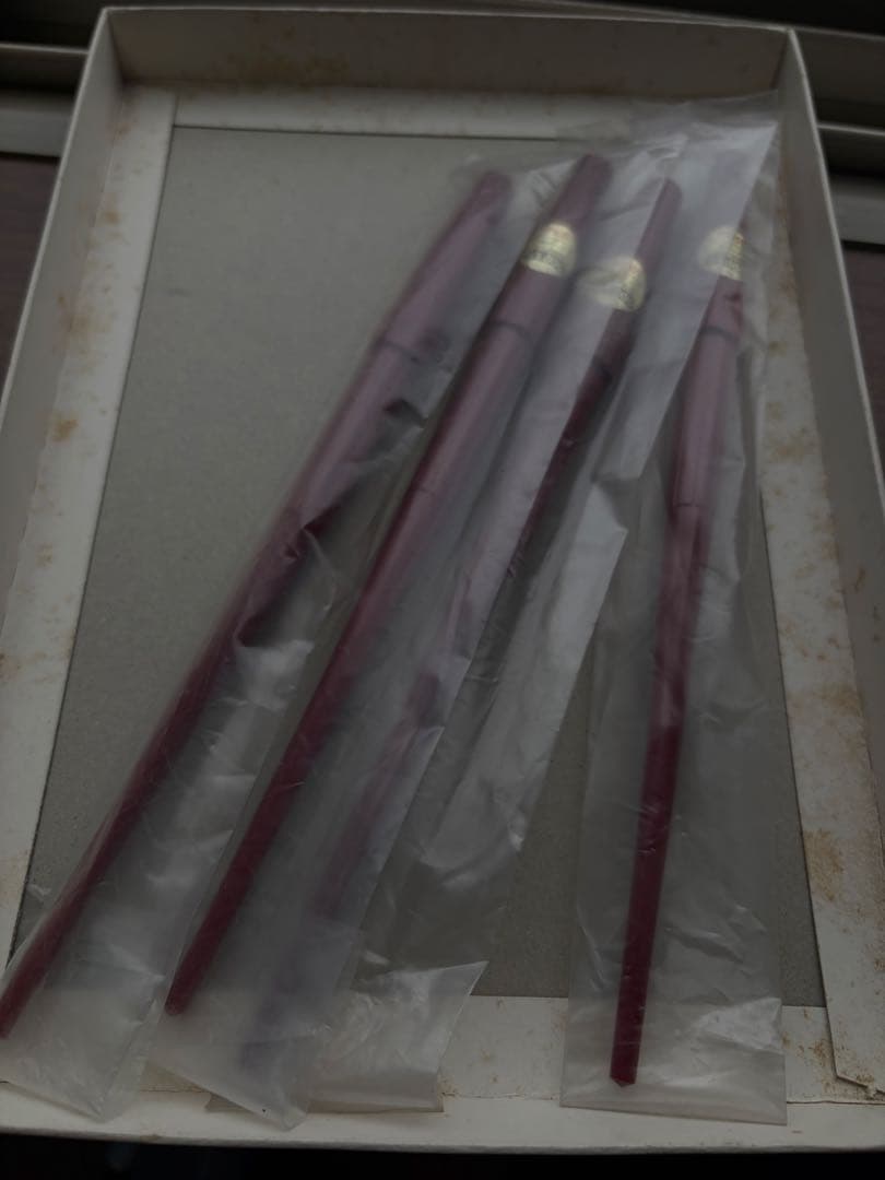 New Pilot desk pen next to a worn and dirty box with torn edges
