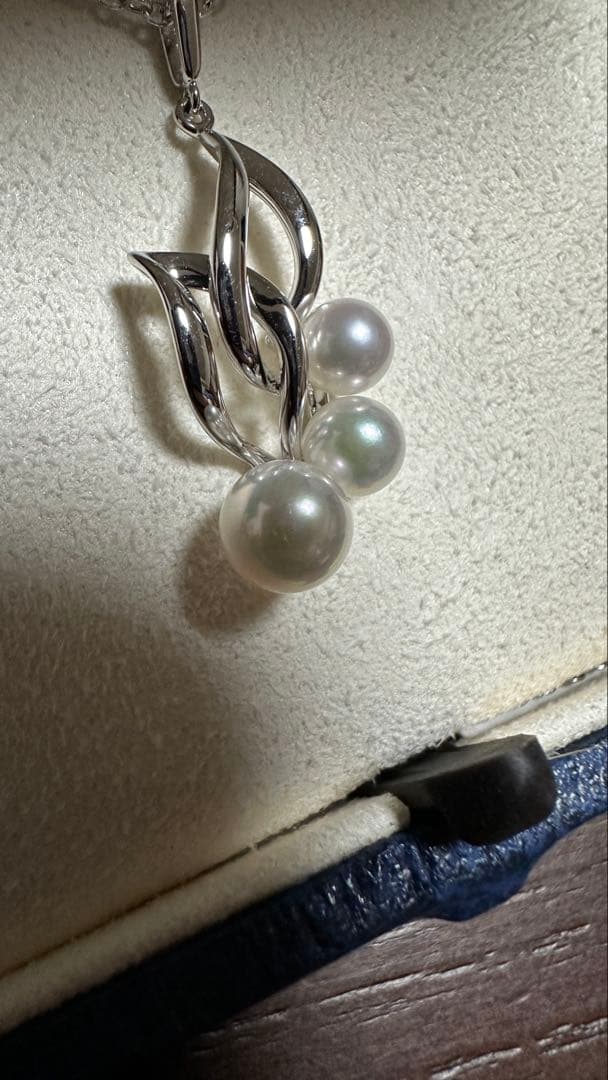 Mikimoto Sv Akoya Cultured Pearl Necklace with 6mm round white pearls on a silver chain