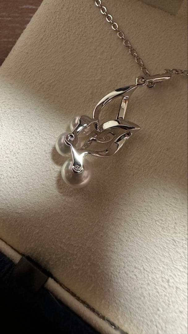 Mikimoto Sv Akoya Cultured Pearl Necklace with 6mm round white pearls on a silver chain