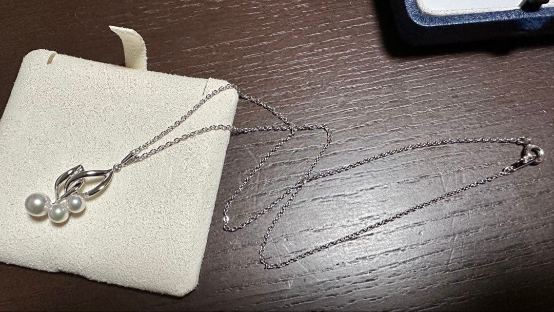Mikimoto Sv Akoya Cultured Pearl Necklace with 6mm round white pearls on a silver chain
