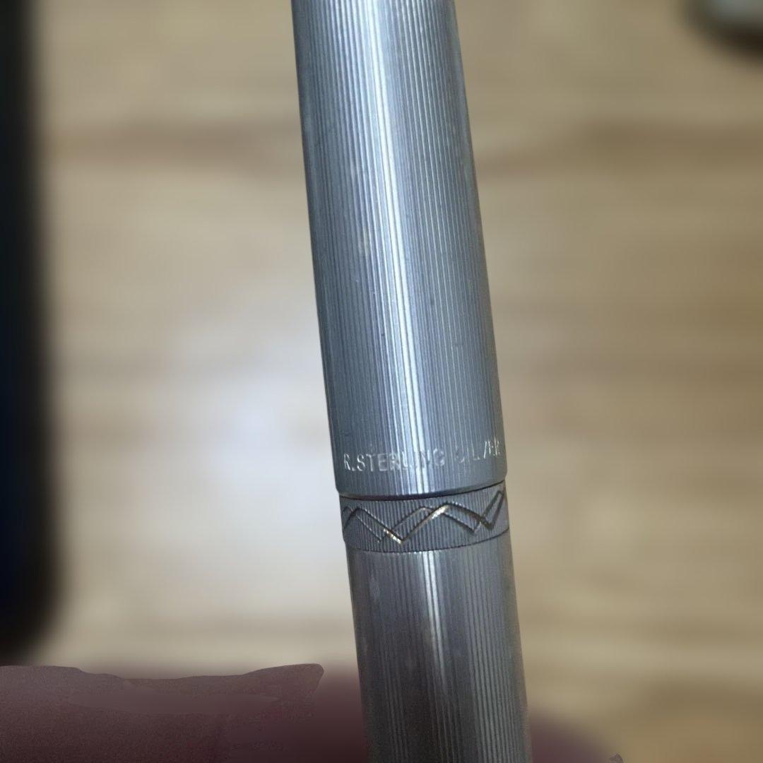 Pilot ELITE Stirling Fountain Pen 22k in silver color with stripe pattern on the barrel