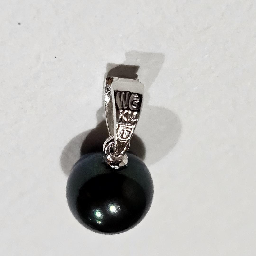 Tasaki pearl necklace with 7.5mm pearl and K14WG white gold top measuring 1.5 cm length and 0.75 cm width