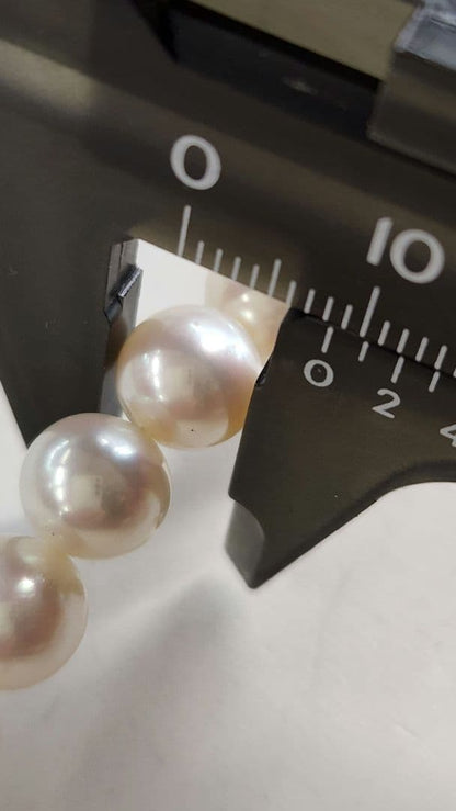 Akoya genuine pearl necklace featuring 8mm round beads and 42cm length on a white background