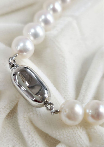 Akoya genuine pearl necklace featuring 8mm round beads and 42cm length on a white background
