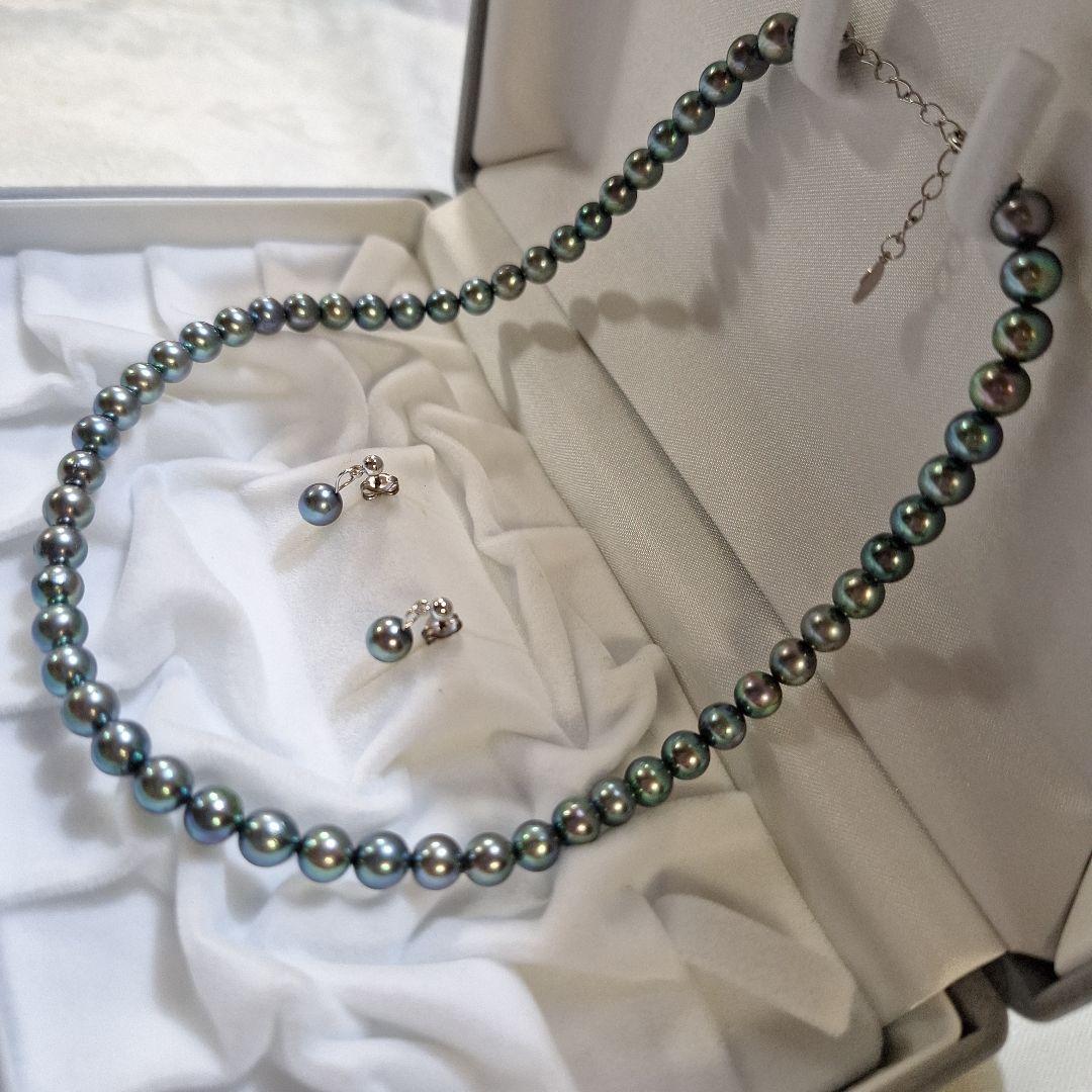 Akoya 6mm pearl Tahitian color necklace 37cm with matching titanium earrings displayed on white background