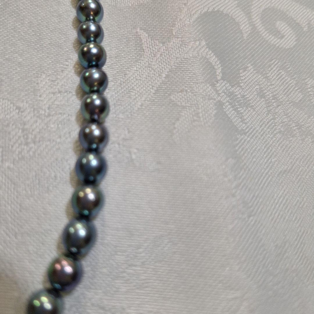 Akoya 6mm pearl Tahitian color necklace 37cm with matching titanium earrings displayed on white background