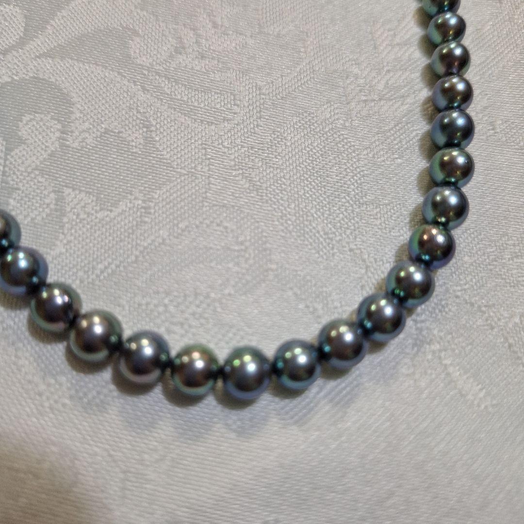 Akoya 6mm pearl Tahitian color necklace 37cm with matching titanium earrings displayed on white background