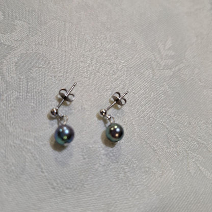 Akoya 6mm pearl Tahitian color necklace 37cm with matching titanium earrings displayed on white background