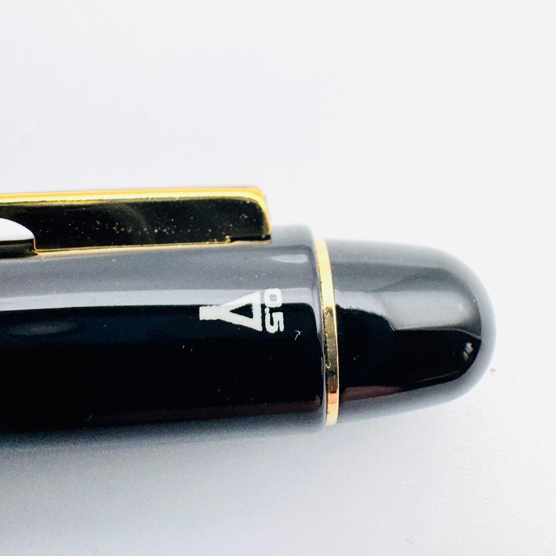 Black and gold Pilot 2+1 multi-function pen with 2-color ballpoint and 0.5mm mechanical pencil with case